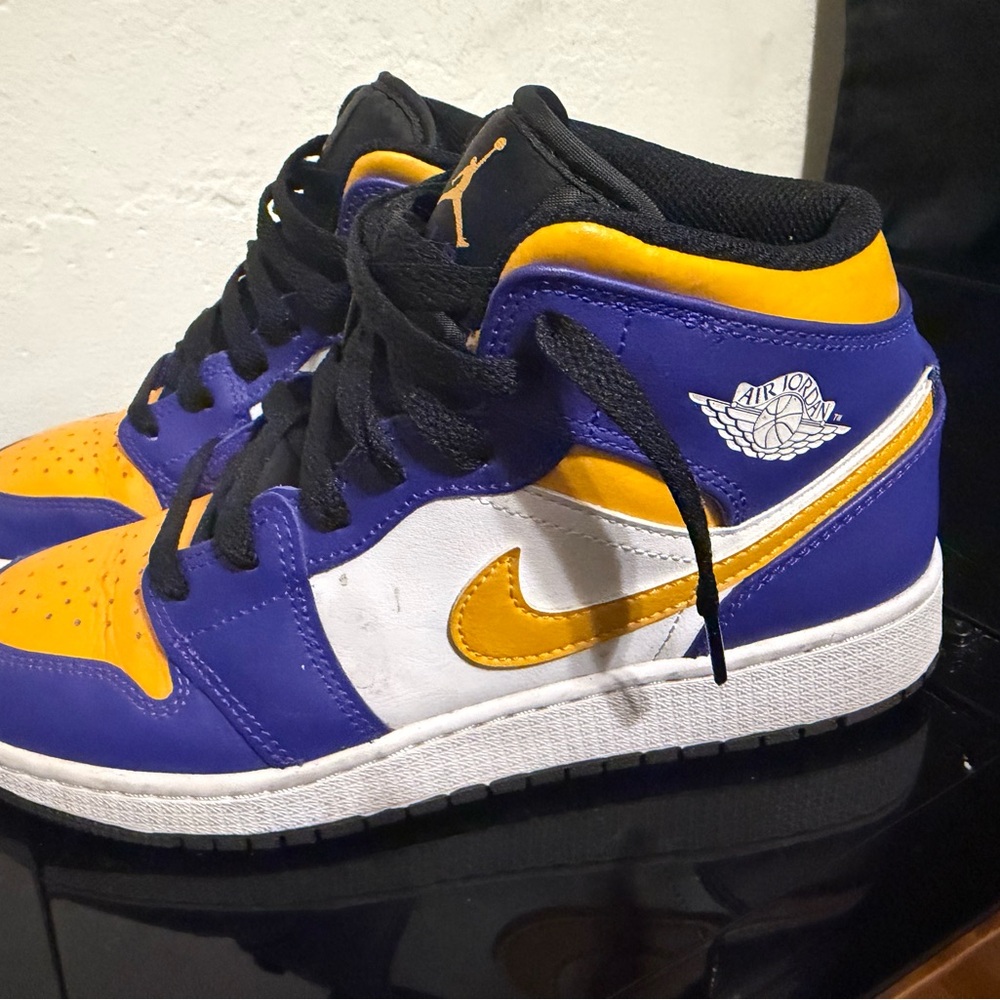 Air Jordan 1 Mid 'LA Lakers' Purple Dark Concord